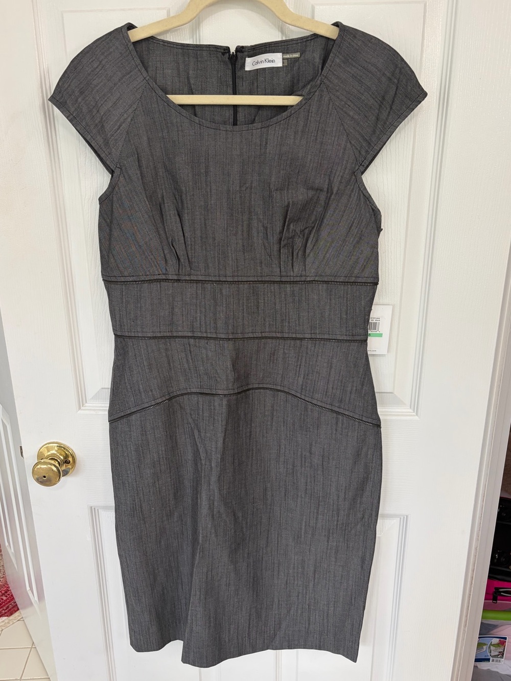 NWT Calvin Klein dress.  Size 8.  Gray lightweight fabric with zipper design. - Picture 2 of 4